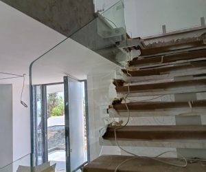 Antalya Camlı Alüminyum Korkuluk Sistemleri ile Modern ve Güvenli Mekanlar