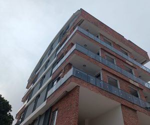 Antalya Alüminyum Küpeşte İmalatı ile Modern ve Güvenli Yapılar