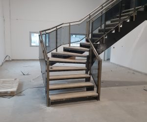 Antalya Paslanmaz Alüminyum Küpeşte Sistemleri ile Modern ve Güvenli Yapılar